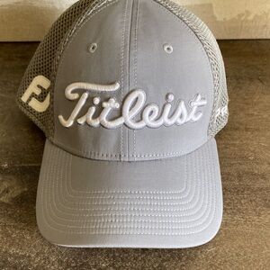Titleist FJ Prov 1 Light Gray White Mens Fitted Golf Hat Cap‎ Size M/L